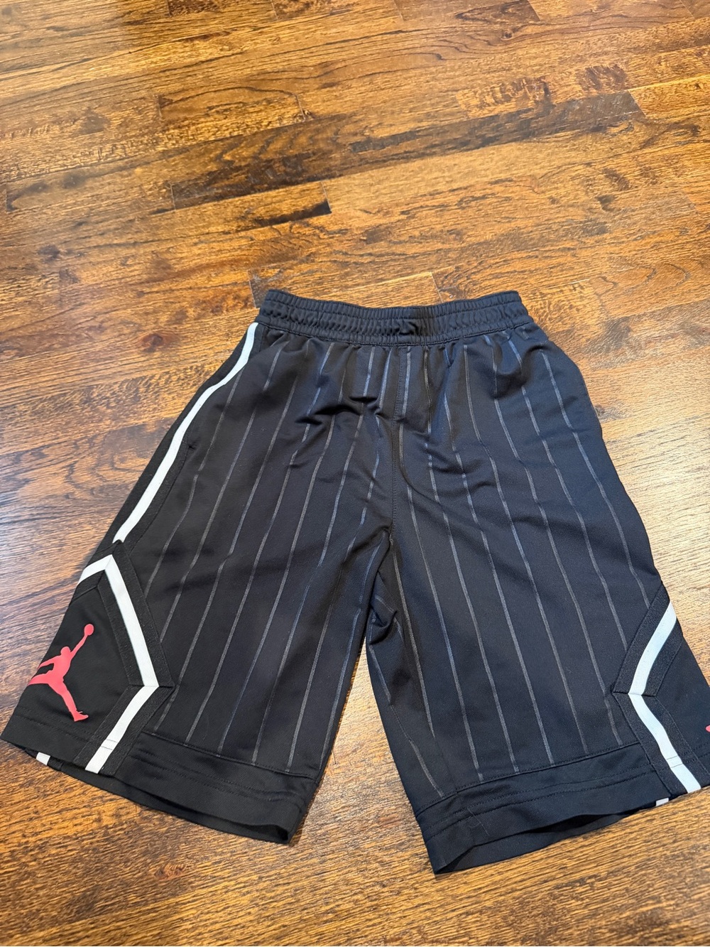 Nike Jordan Boys Black Pinstripe Basketball Shorts with Red logo (L) - Picture 2 of 4